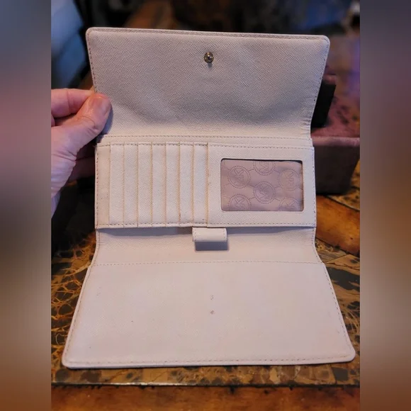 MICHAEL KORS LONG WALLET - Picture 13 of 14